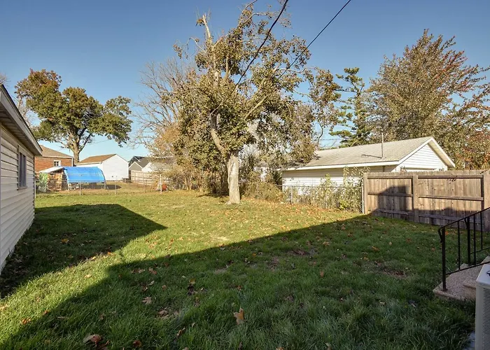 Quaint Cedar Rapids Home, 4 Mi To Downtown!
