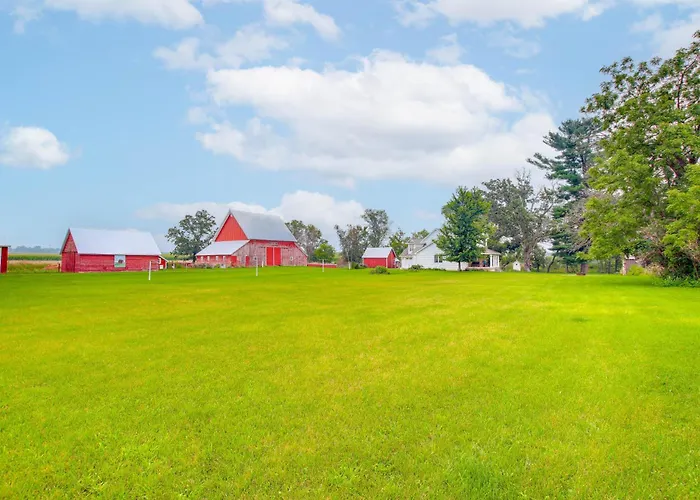 Charming Manchester Retreat W/ Patio & Fireplace!