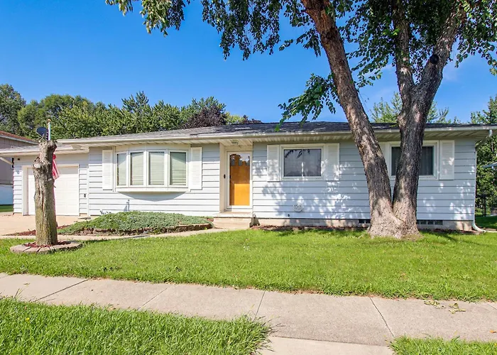 Family-Friendly Waterloo Abode W/ Deck!